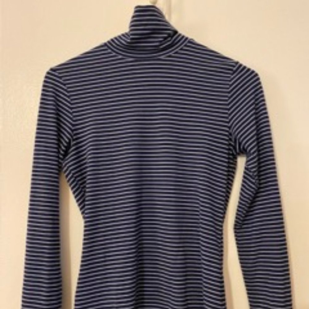 Uniqlo Size S Turtleneck